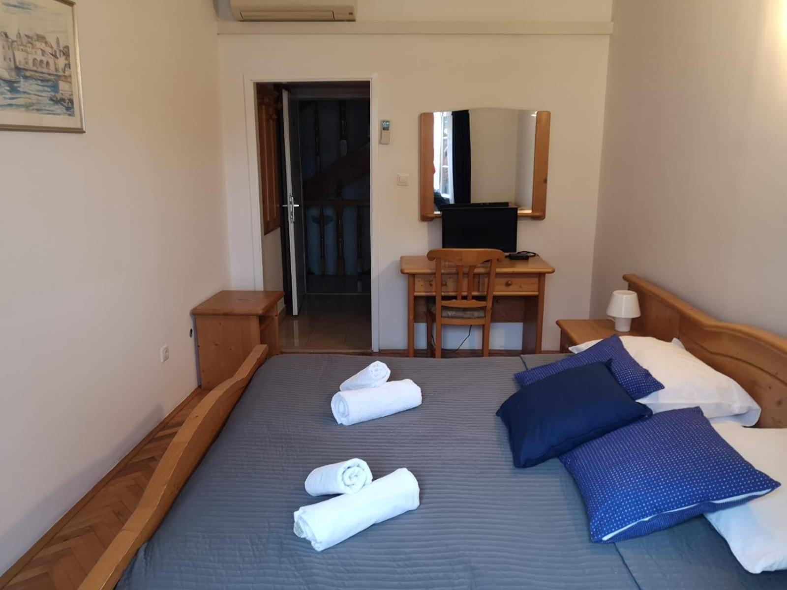 Guest House Kolarin Slano Quarto foto